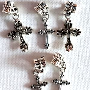 charms. NWOT. fits in Pandora Bracelet. (J)